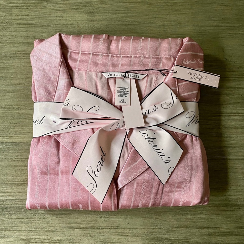NWOT VS The Satin PJ Set